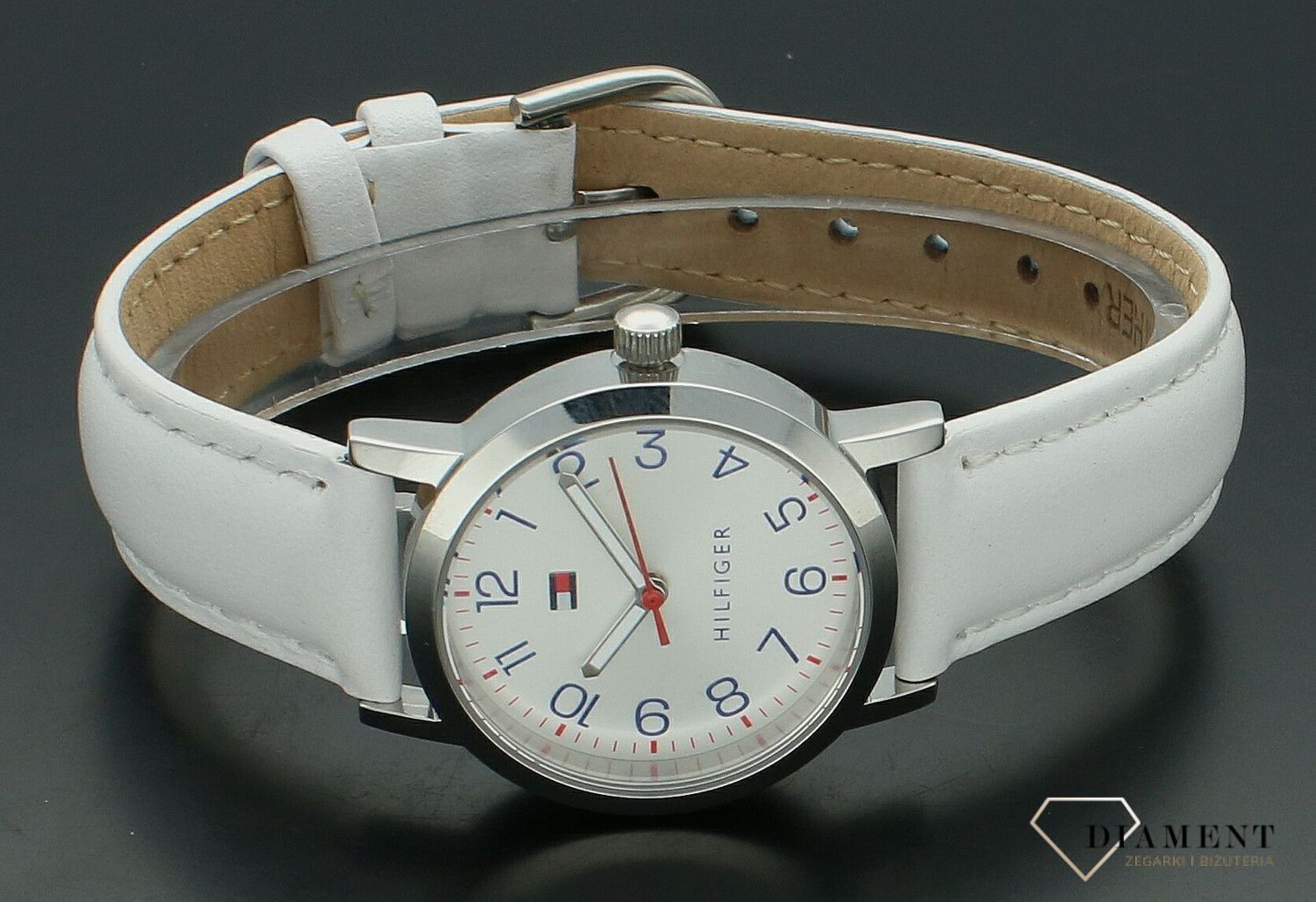 Zegarek dla dziewczynki Tommy Hilfiger Kids 1720022 komunijny pasek gratis 1720022-pasek gratis. Zegarek dziecięcy dla dziewczynki. Zegarek na I Komunie Świętą. Zegarek posiada pasek w niebieskim kolorze z logo. Idealny na prezent dl.jpg